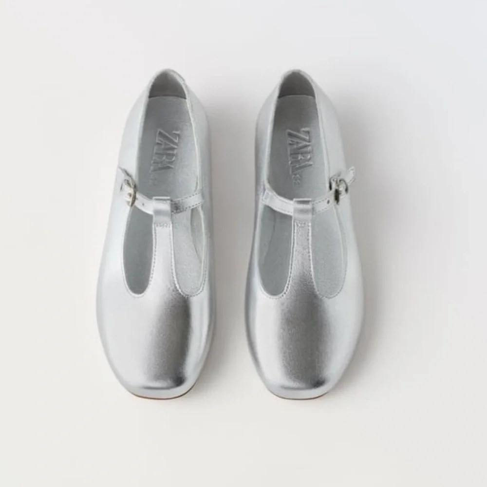 NWOT. Zara Kids Silver Leather Ballet Flats. Size 5,5/Eu 38.